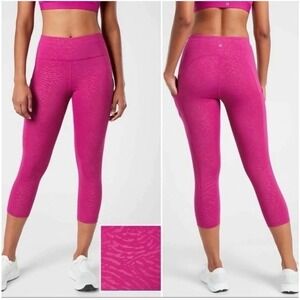 Athleta Ultimate Stash Pocket Pink Capri Embossed Leggings Sz Small